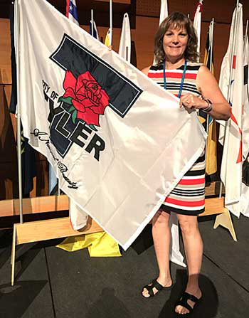Dr. Teresa Kennedy at 2017 SCI Meeting with Tyler City flag